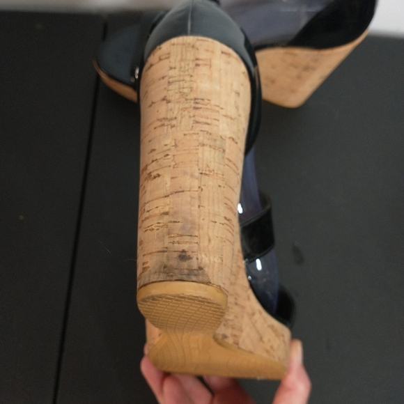 ☀️Stuart Weitzman Oneliner Women's Patent Black Cork Wedge, size 9.5M - Picture 14 of 14